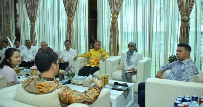  Walikota Jambi Syarif Fasha saat menerima kunjungan kerja Konsulat Jenderal Tiongkok di Rumah Dinas Walikota Jambi, Griya Mayang, Rabu (9/1). Foto : Ist For Jambiupdate