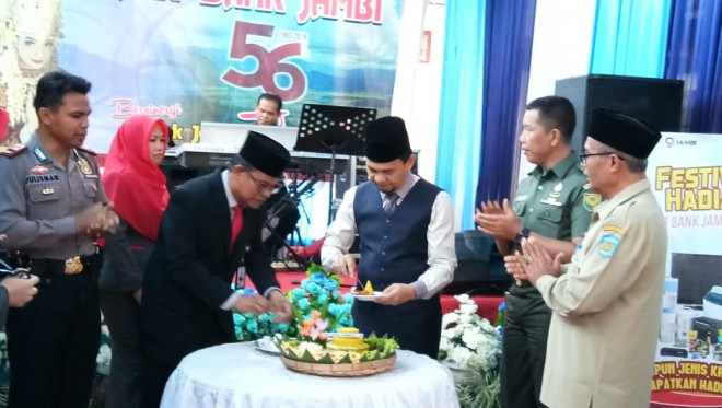 Upacara Memperingati HUT Bank Jambi ke-56 Tahun 2019, Bank Jambi cabang Sungai Penuh pada Senin (08/01). 