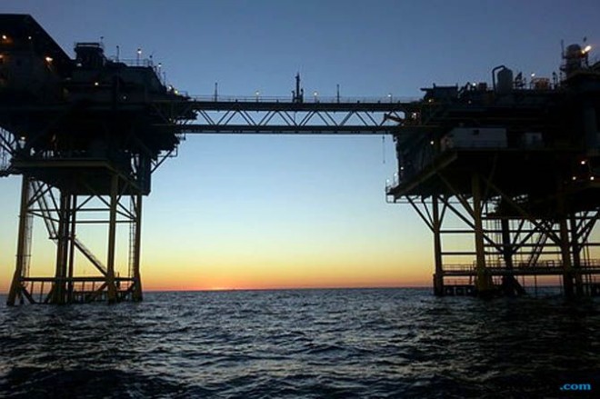 Ilustrasi pengeboran minyak lepas pantai (Pixabay.com)