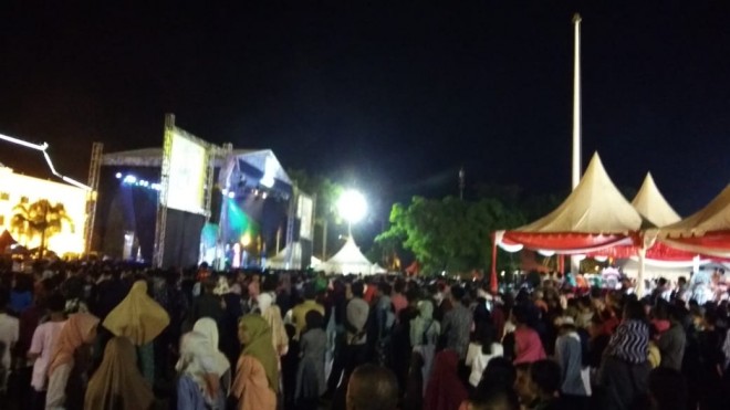 Penampilan Lesty Bersama Rizky Rido Pukau Ribuan Warga Jambi. Foto : Safwan / Jambiupdate