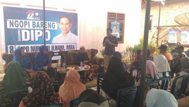 Calon anggota DPR RI, Dipo Nurhadi Ilham menggelar ngopi bareng untuk menyerap aspirasi masyarakat di kawasan Sungai Bahar Muaro Jambi. Foto : Ist