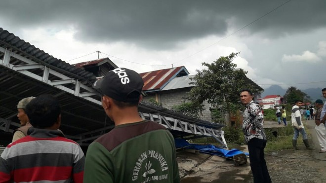 Terlihat Cucian Mobil milik Warga yang rusak. Foto : Gusnadi / Jambiupdate