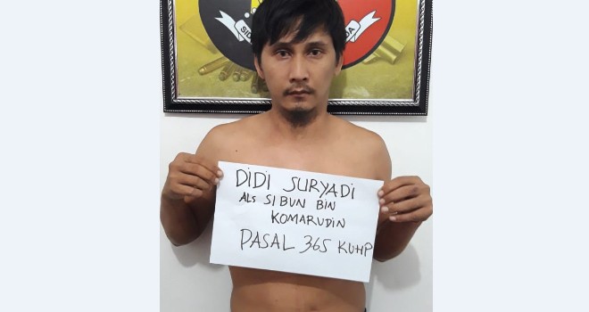 Tersangka Didi Suryadi saat diamankan di Mapolsek Jambi Timur, Selasa (15/1). Foto : Ist For Jambiupdate