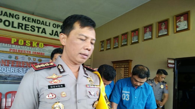 Indrawan (46). 