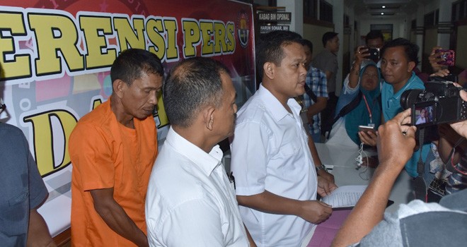 Ekspose penangkapan tersangka Joni Haryanto Bin Awang di Mapolda Jambi, Rabu (16/1). Foto : Ist For Jambiupdate
