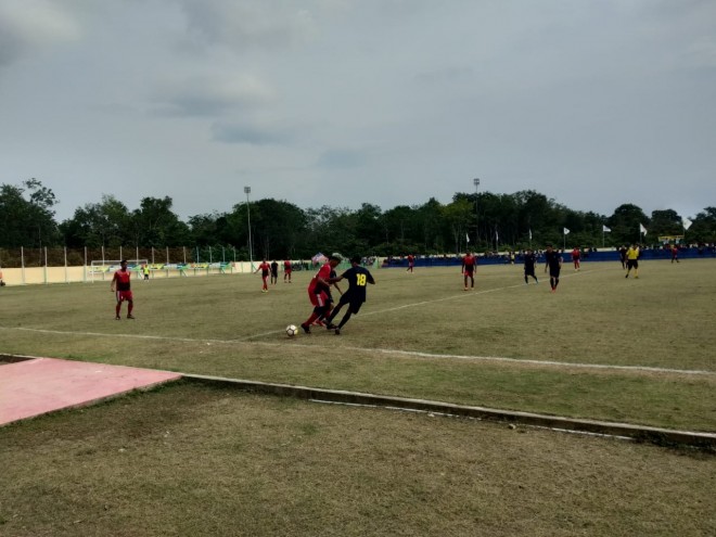 Pertandingan semifinal Gubernur Cup 2019 antara tim Kabupaten Tanjung Jabung Barat melawan tim Kabupaten Muaro Bungo digelar di Stadion Bumi Masurai Merangin pada Kamis sore (17/01/2109). Foto : Wiwin / Jambiupdate
