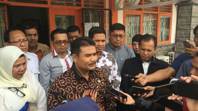 Sutan Adil Hendra. 