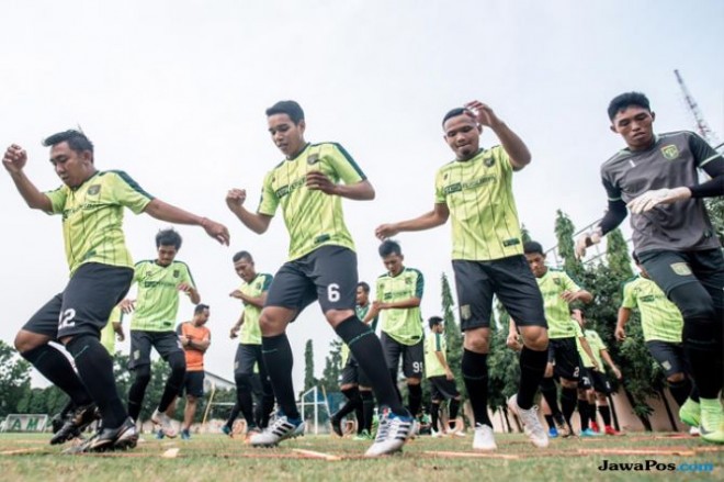 Skuad Persebaya Surabaya saat menggelar latihan beberapa waktu lalu (Dok. Persebaya Surabaya)