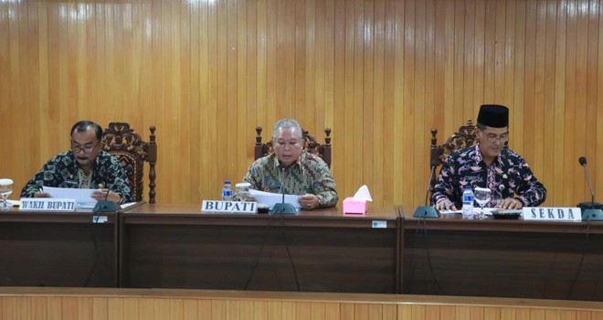 Rapat Bupati Tanjab barat, H Safrial bersama OPD. 