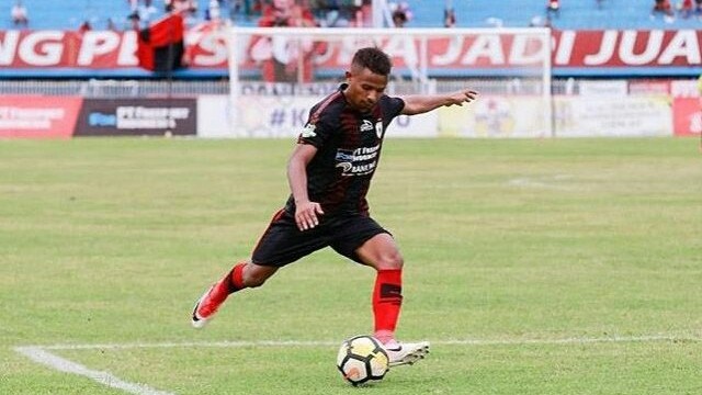 Friska Womsiwor ingin mencari tantangan baru di luar Persipura Jayapura. (Instagram Friska_Womsiwor23)