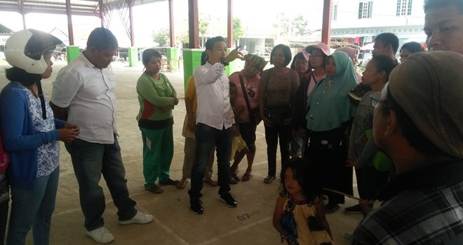Komisi II DPRD Kota Jambi saat melakukan peninjauan Pasar Aurduri yang dibangun Pemerintah Kota Jambi. Rencananya relokasi akan dilakukan Januari. Karena masih ada keluhan pedagang, dewan minta ditunda. Foto : M Ridwan / Jambi Ekspres