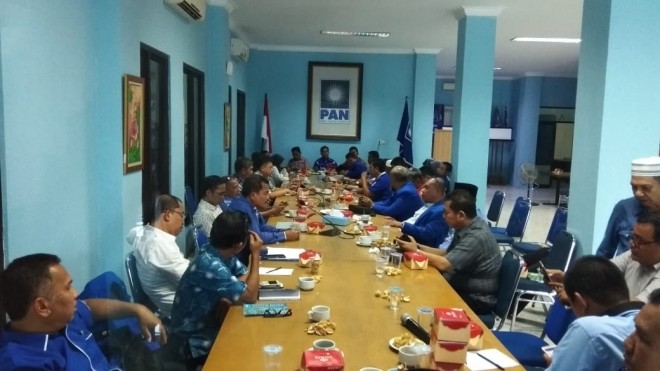 FOTO : SOFWAN/JE KONSOLIDASI :Pengurus DPW PAN di Provinsi Jambi dan Kabupaten/Kota menggelar rapat koordinasi persiapan pemenangan Pemilu 2019.   