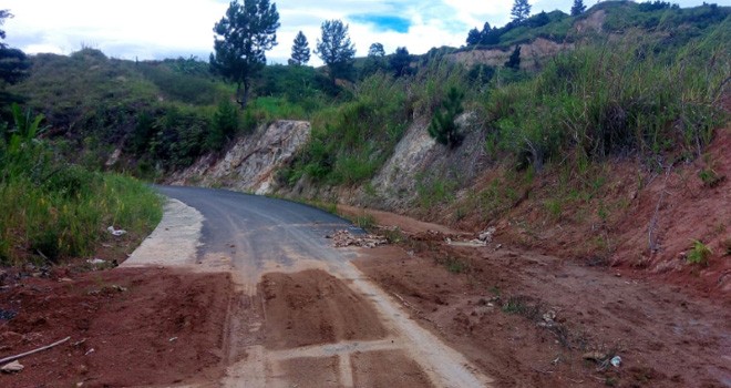 Kondisi jalan di Sungai Ning yang dinilai cacat mutu. Foto : Gusnadi / Jambiupdate