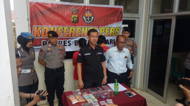 Kompak Jualan Shabu, Sepasang Kekasih di Batanghari Masuk Bui. Foto : Ist