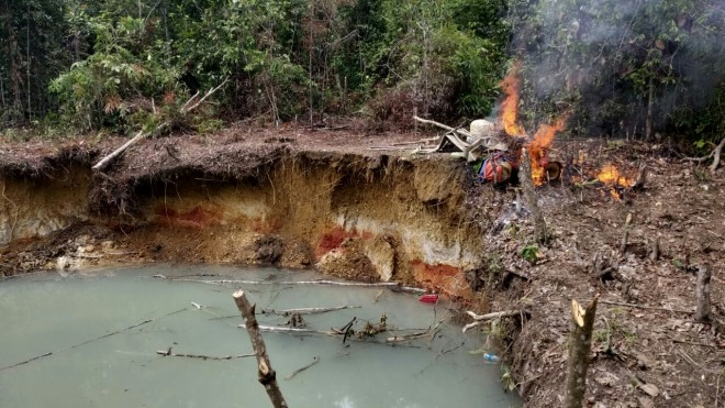 Penambangan Emas Tanpa Izin (PETI) di lokasi tanah milik Pemerintah Daerah (Pemda).