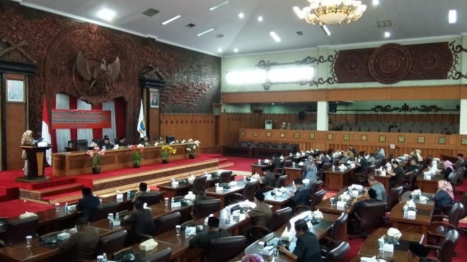 Rapat Paripurna penyampaian usulan pengesahan pengangkatan Wakil Gubernur Jambi menjadi Gubernur Jambi masa jabatan 2016-2021.