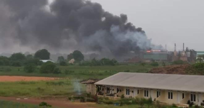 Kebakaran terjadi di Perusahan Kelapa Sawit (PKS) Sungai Bahar Pasifik Utama (SBPU) yang berada di Desa Niaso, Kecamatan Marosebo, Kabupaten Muaro Jambi. Foto : Ist
