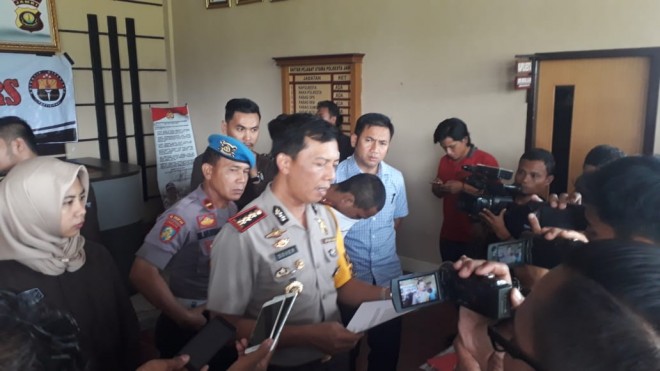 Pelaku saat diamankan Satreskrim Polresta Jambi. Foto : Doni / Jambiupdate