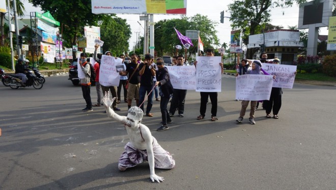 Aliansi Jurnalis Independen (AJI) Kota Jambi mengecam keluarnya Keputusan Presiden No 29 tahun 2018, yang memberikan remisi dari hukuman seumur hidup menjadi hukuman 20 Tahun penjara terhadap Susrama.  
