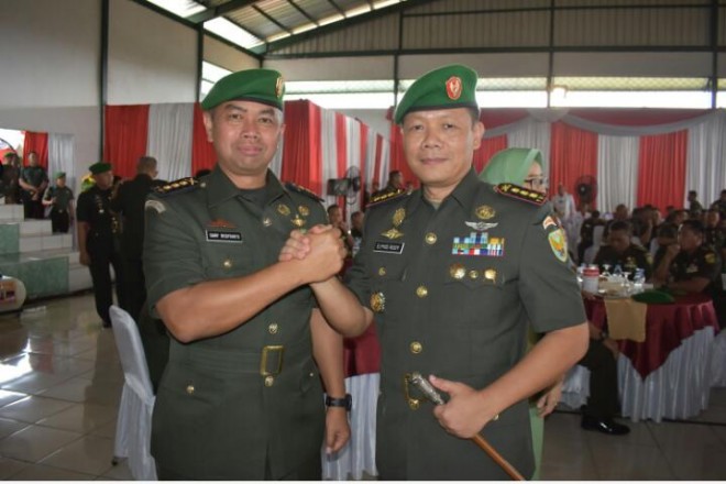 Salam komando Danrem lama dan Danrem baru. Foto : Ist