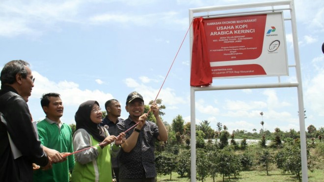 Bupati Kerinci, Adirozal, meresmikan Kawasan Ekonomi Masyarakat (KEM),  Sabtu (26/1/2019). 