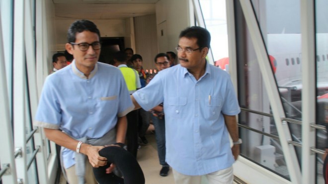 Sutan Adil Hendra saat bersama Cawapres Sandi, baru lalu. 