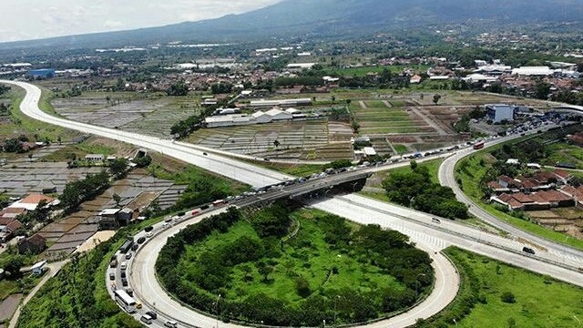 Salah satu ruas tol di Trans-Jawa (Galih Cokro/Jawa Pos)