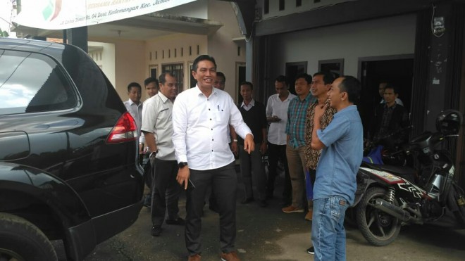  Sekda Muaro Jambi M Fadhil Arief, saat  memenuhi panggilan dari Bawaslu Kabupaten Muaro Jambi, Rabu (30/1).