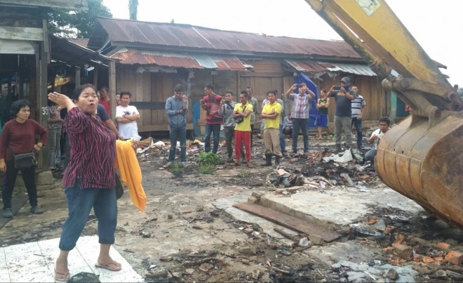 Pedagang BJ Angso Duo Tolak Digusur Tim Gabungan. Foto : Andri / Jambiupdate