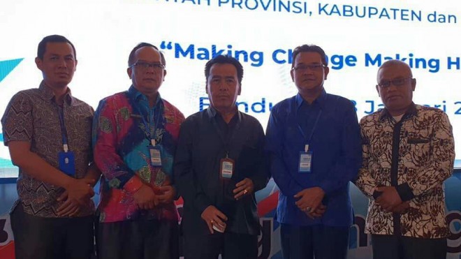 Sekda Kerinci bersama OPD menerima SAKIP. 