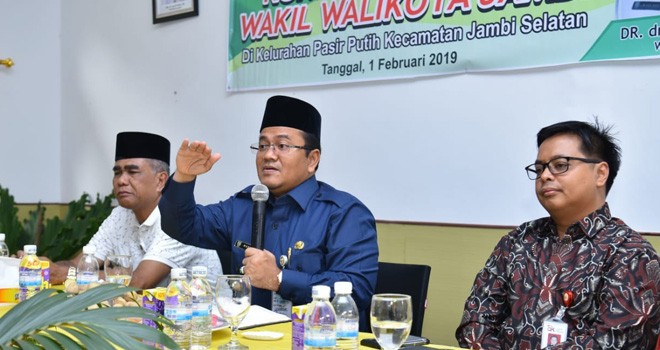 Wakil Wali Kota Jambi Maulana berkantor di Kecamatan Jambi Selatan dan Kelurahan Pasir Putih, kemarin (1/2). Hal itu bentuk pengawasan pelayanan di tingkat Kecamatan. Foto : Ist For Jambiupdate