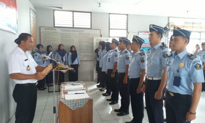 Sumpah janji PNS secara serentak seluruh Indonesia, hal ini juga dilakukan oleh Lembaga Pemasyarakatan Kelas IIB Muara Bulian,Jumat (01/02). Foto : Reza / Jambiupdate
