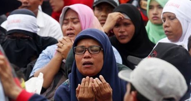 Massa honorer K2 saat berunjuk rasa menuntut diangkat menjadi PNS. Ilustrasi Foto: dok.JPNN.com