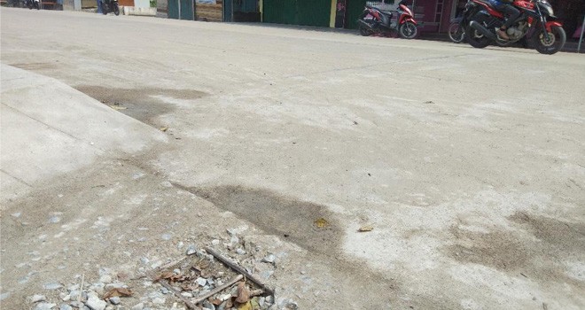 Kondisi jalan Patunas yang baru selesai dikerjakan sudah rusak. Foto : Gatot / Jambiupdate