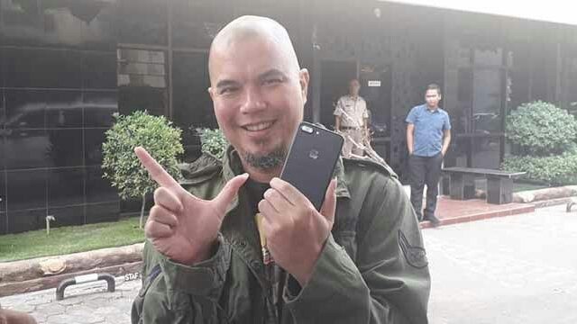 Ahmad Dhani saat di Mapolda Jatim beberapa waktu lalu. (Aryo Mahendro/JawaPos.com)