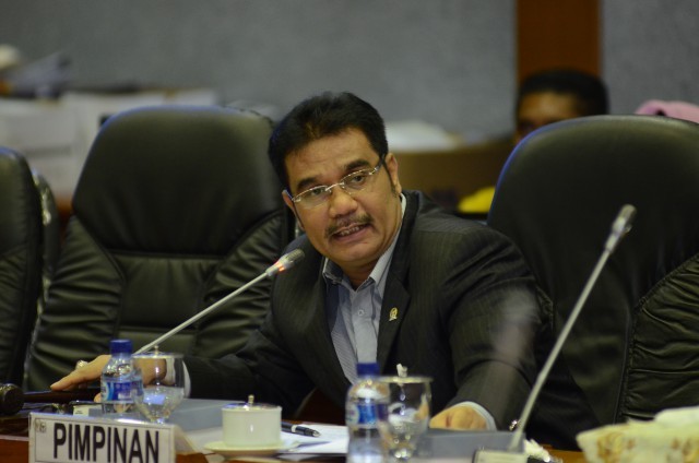 Sutan Adil Hendra 