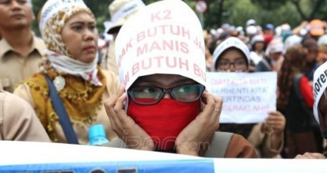 Aksi unjuk rasa Honorer K2. Foto : JPNN