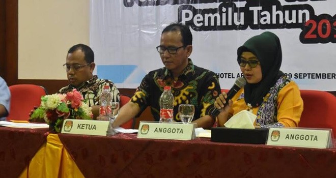 Komisoner KPU Provinsi Jambi mempimpin rapat penetapan data pemilih. Jelang Pemilu, penyelenggara gencar sosialisasi ke masyarakat. Foto : Ist