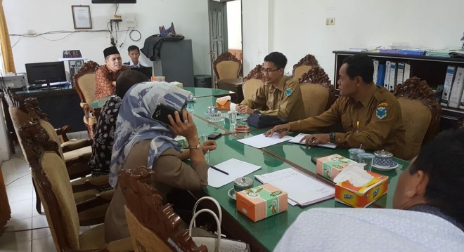 Komisi III dan PUPR Batanghari Minta Jalan Nasional Segera Diperbaiki. Foto : Reza / Jambiupdate
