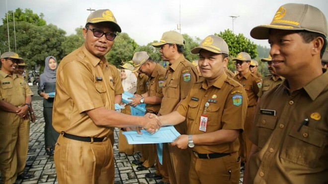Sekda Intruksikan SKPD Tingkatkan Kinerja dalam Melayani Masyarakat