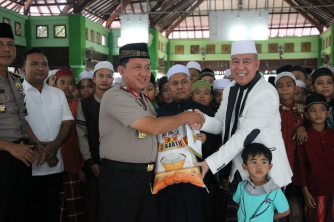 Kapolda Jambi Tatap Muka dan Beri Santunan ke Ponpes Al-Mubaroq. Foto : Ist