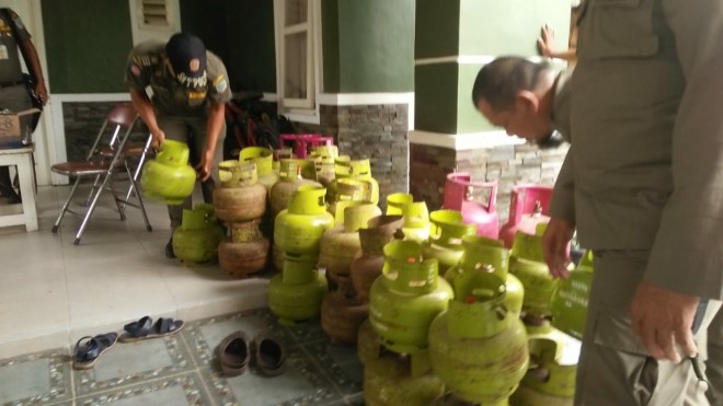 Rumah Mewah Penjual Gas Subsidi Ilegal di Puri Mayang di Gerebek Satpol PP. Foto : Hafiz / Jambiupdate