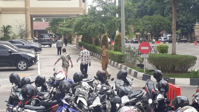 Muhamadiyah saat Keluar dari Ruangan Pemeriksaan. Foto : Doni / Jambiupdate