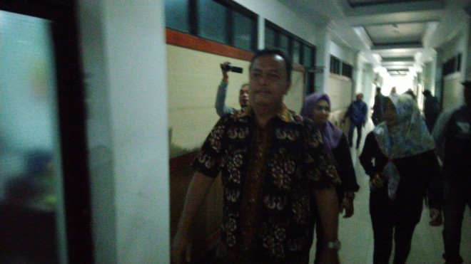 Ketua DPRD Provinsi Jambi, Cornelis Buston diperiksa KPK hari ini (12/2) 