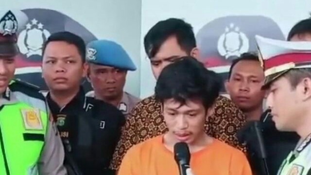 Sosok pemuda viral, Adi Saputra ditahan karena terbukti bersalah melanggar lalu lintas dan terlibat perdagangan motor gelap. (Wildan Ibnu Walid/JawaPos.com)