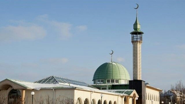 Seorang pria aktivis sayap kanan Swiss, Giorgio Ghiringhelli menyerukan pihak berwenang di Swiss untuk melarang Muslim berdoa atau beribadah di tempat umum (Israel Nation News)
