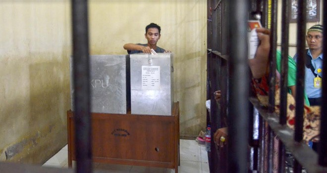 Narapidana di lembaga pemasyarakatan kelas IIA Jambi menggunakan hak pilihnya pada Pemilukada beberapa waktu lalu. Foto : Dok Jambiupdate