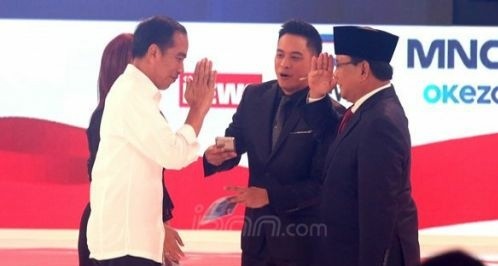 Jokowi dan Prabowo Subianto saat debat capres. Foto : Ricardo / JPNN