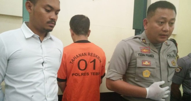 Bandar sabu berinisial SR saat diekspose di Mapolres Tebo, Senin (18/2). Foto : Munasdi / Jambiupdate