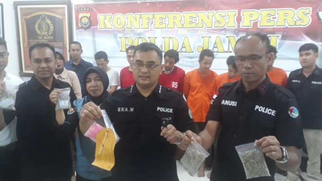 Polda Jambi Amankan 2.270 Butir Ekstasi. Foto : Doni Saputra / Jambiupdate